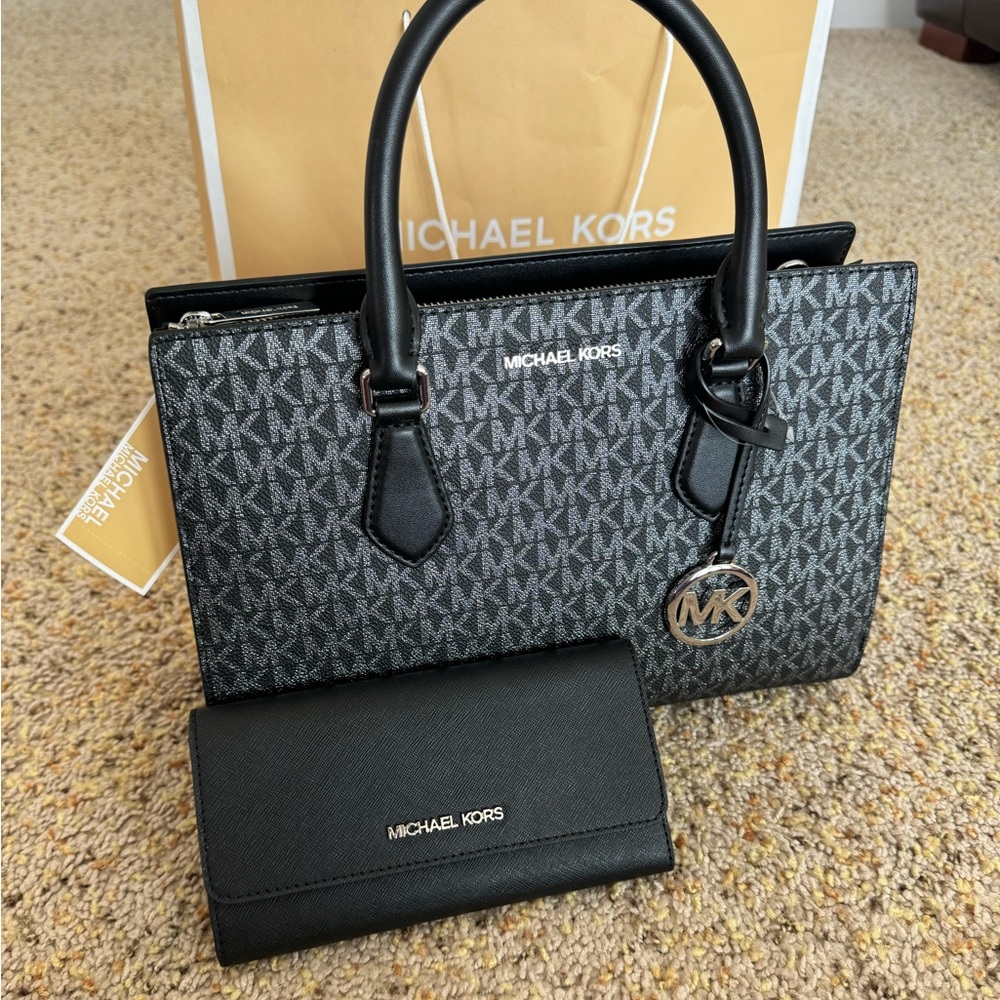 NWT Michael Kors purse and wallet set